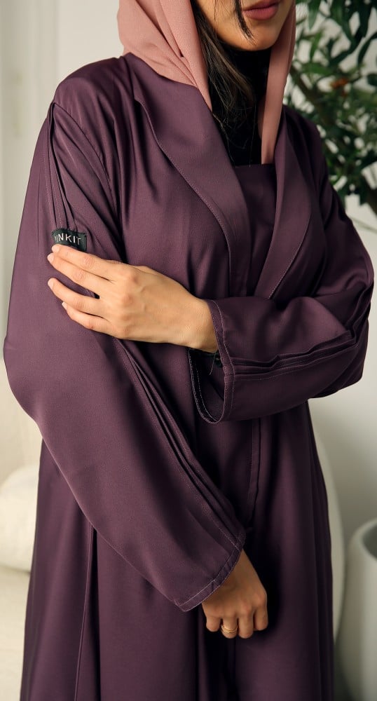 عباية بنفسجي  حرير بارد ياقة مقفلة عند الصدر
