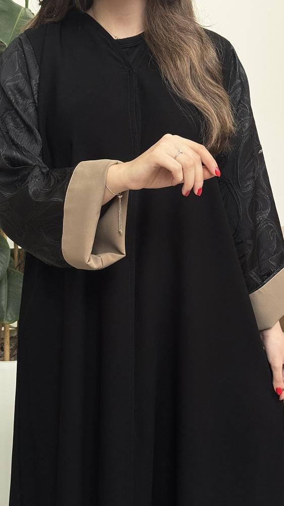 عباية لارا