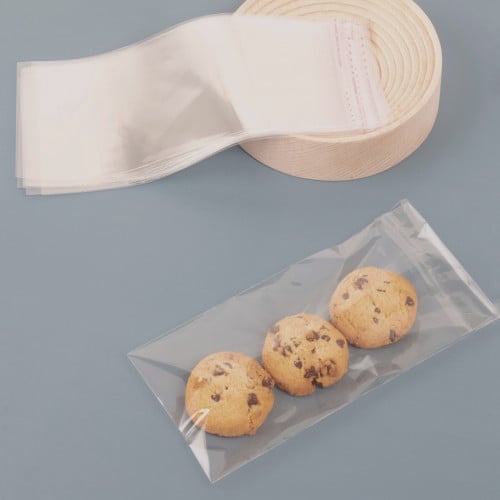 A set of (100) transparent longitudinal plastic bags with adhesive tape - 10 x 20 cm