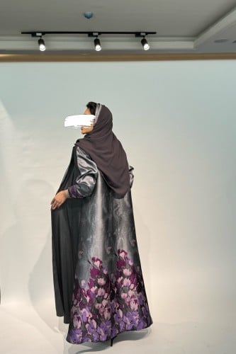 عباية بحاشية ورد