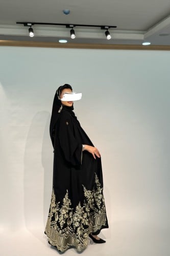 عباية بحاشية ذهبية