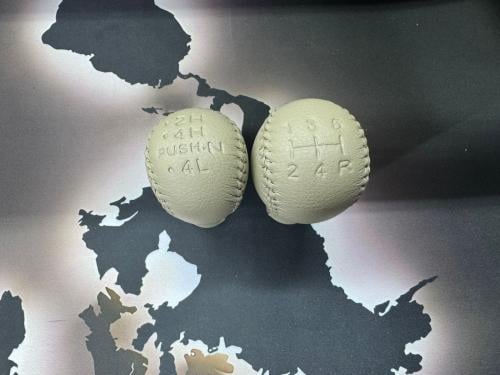 رمانة (مقبض) قير عادي لباترول جلد مخيط