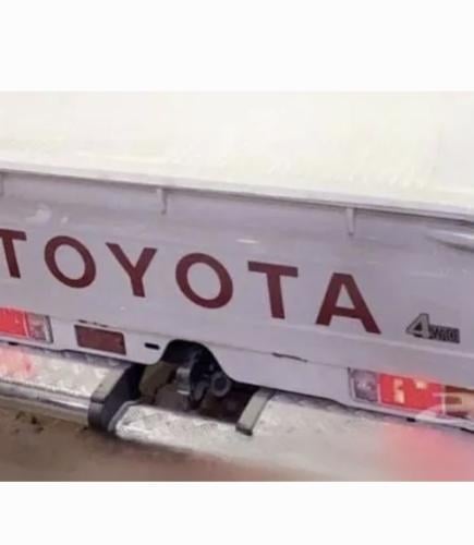 كتابة تويوتا خلفي صندوق شاص احمر اصلي