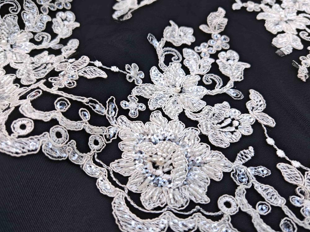 سهرات عرائس مطرز