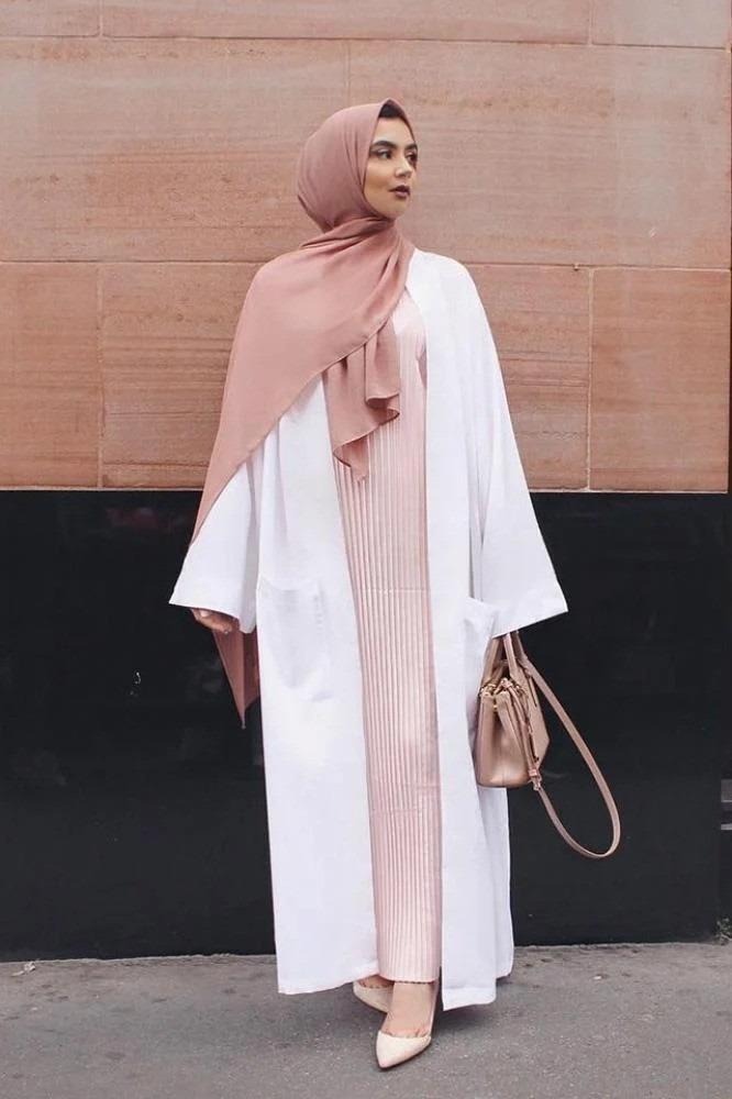 أفكار لتنسيق الكارديغان مع الحجاب بأكثر من إطلالة