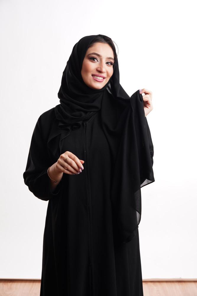 موديلات عبايات سوداء بسيطة عملية