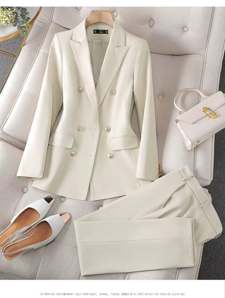 أجمل تصاميم البدلات الرسمية لأناقة عصرية