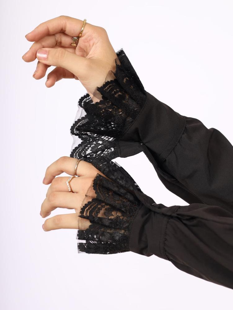 احصلي على إطلالة ناعمة.. فساتين خطوبة دانتيل