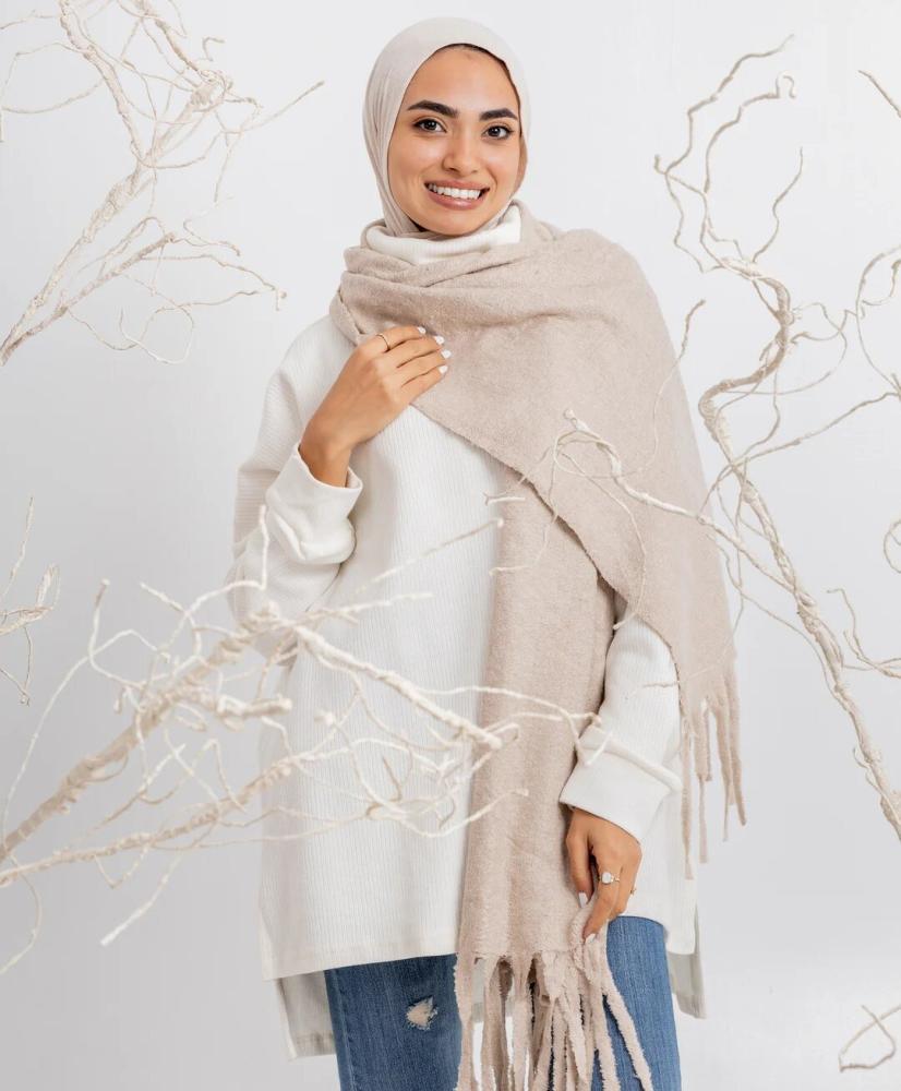 الاسكارف والشال من أهم اللمسات لطلتك بالشتاء