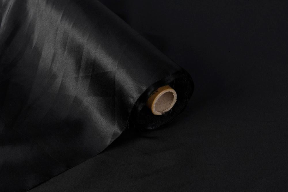 أسود 001