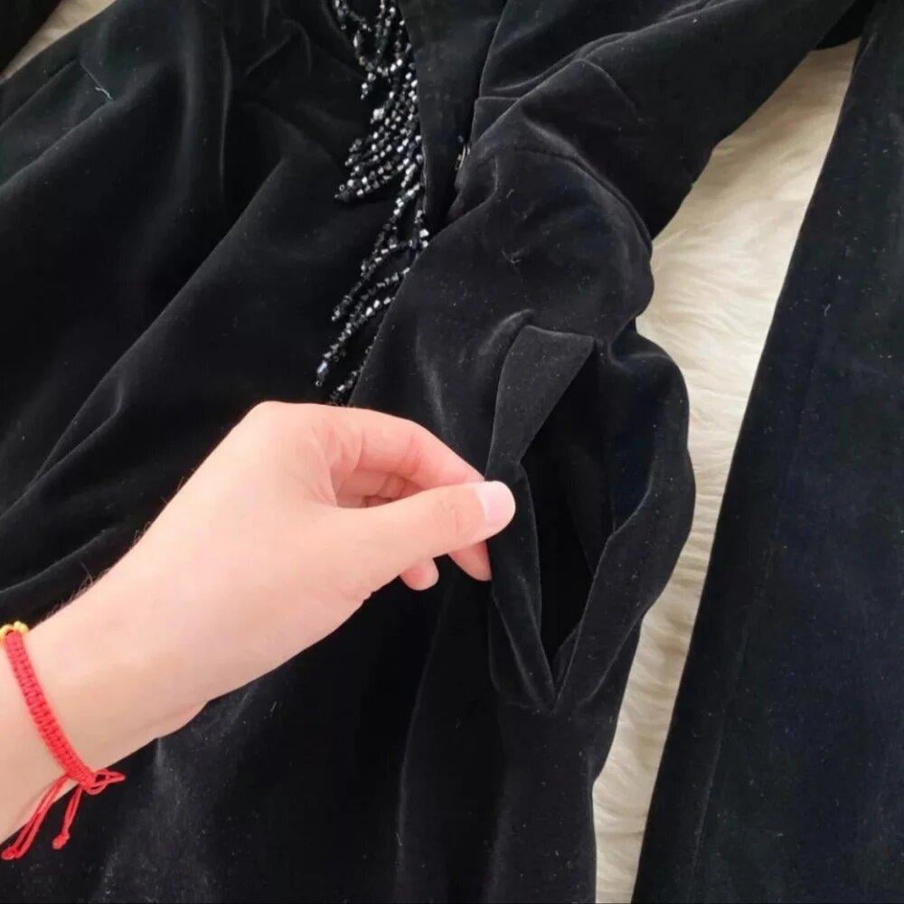كيف تحافظين على رونق قماش شمواه فستان اسود