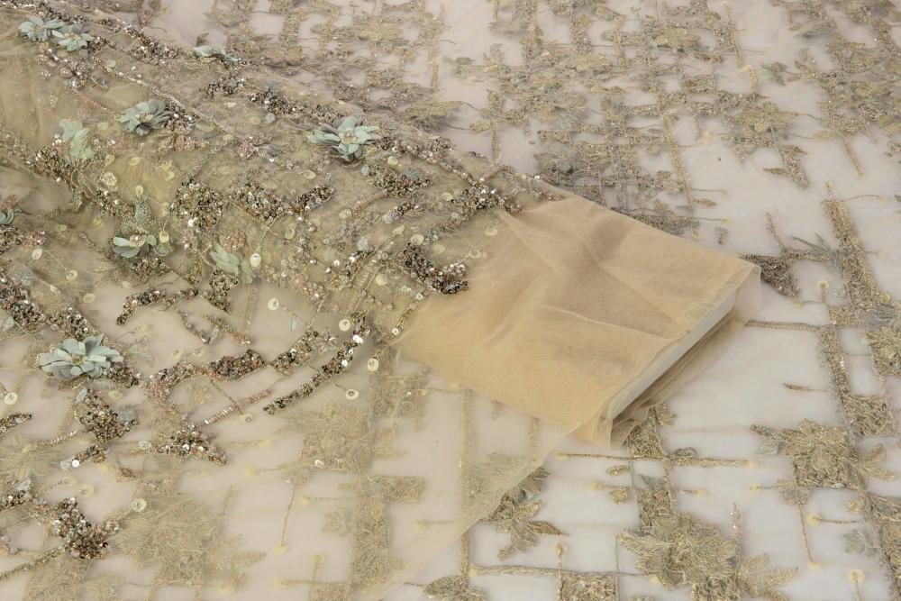 أقمشة مطرزة أقمشة مطرزة