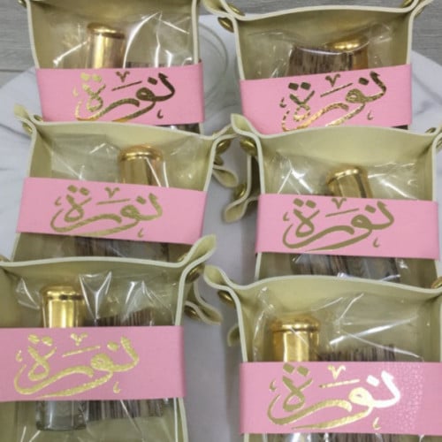 ميني سكوير بحزام جلدي مع تعبئة مع اضافة اسماء متنو...