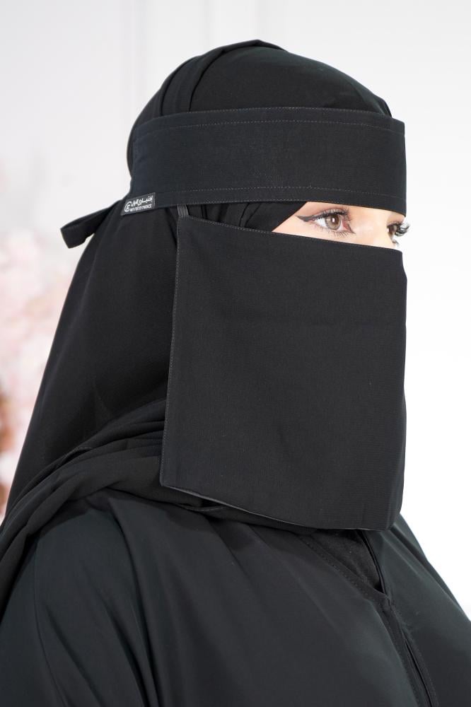 نقاب مقوى مبطن حرير مطاط – قصير 7 إنش أنيق وعملي