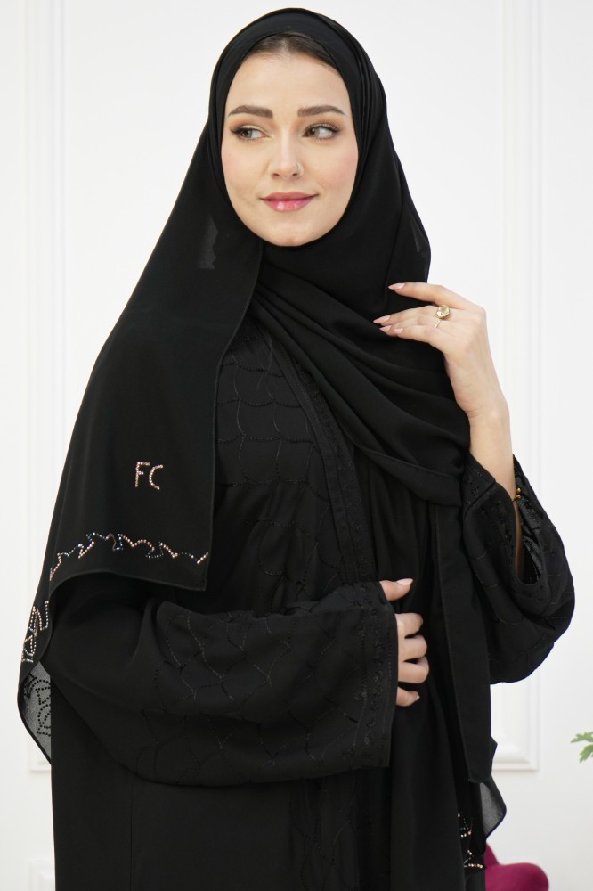 طرحة سوداء مطرزة بالذهبي فاخرة ومميزة