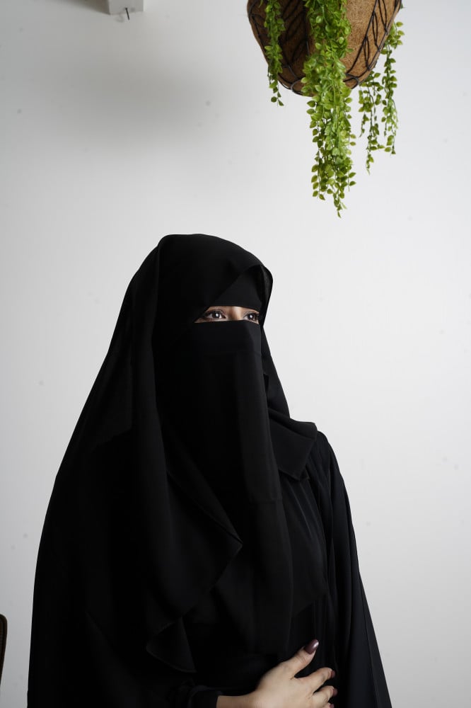 نقاب الحارة أسود ساتر وعملي