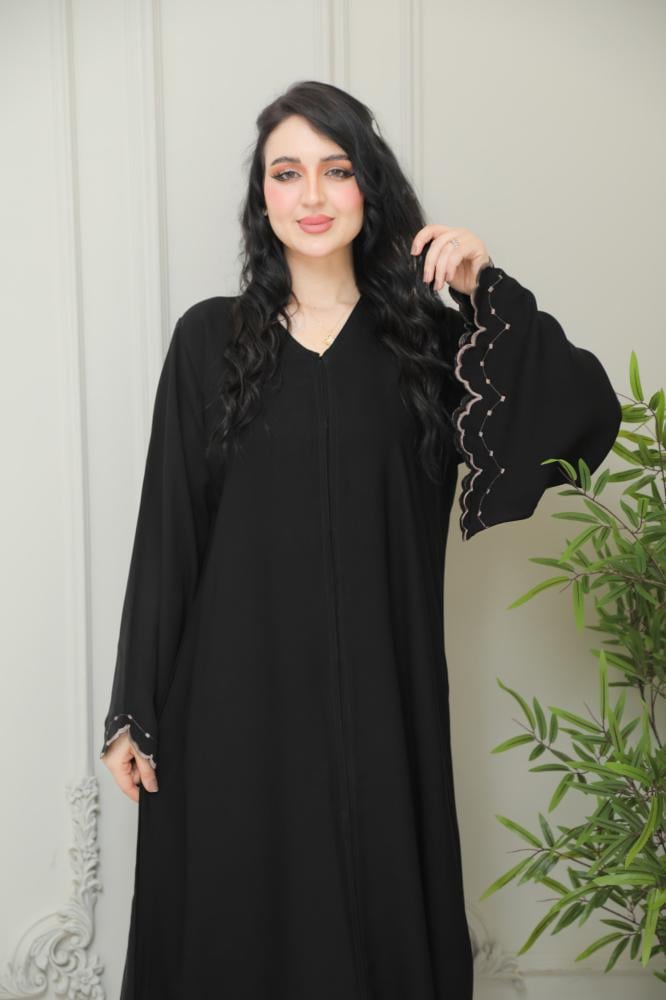 عباية إنترنت كوري بتطريز كم مع مخرم رصاصي أنيقة وراقية
