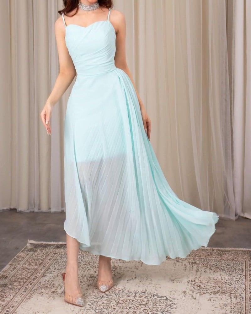 فستان شيفون سماوي أنيق بتصميم جذاب