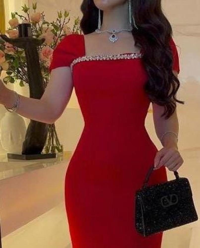 فستان احمر ناعم على كريستال