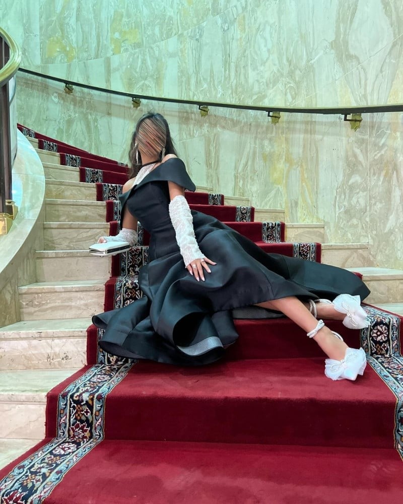 فستان سهرة اسود باكمام جذابه