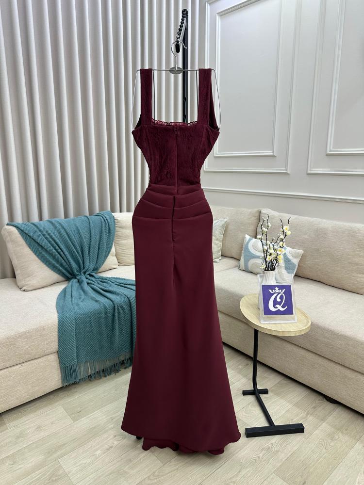 فستان سهرة برغندي بكورسيه دانتيل