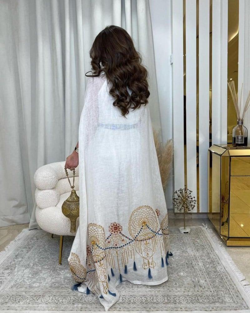 جلابية بنطلون مع بشت مطرز وفصوص