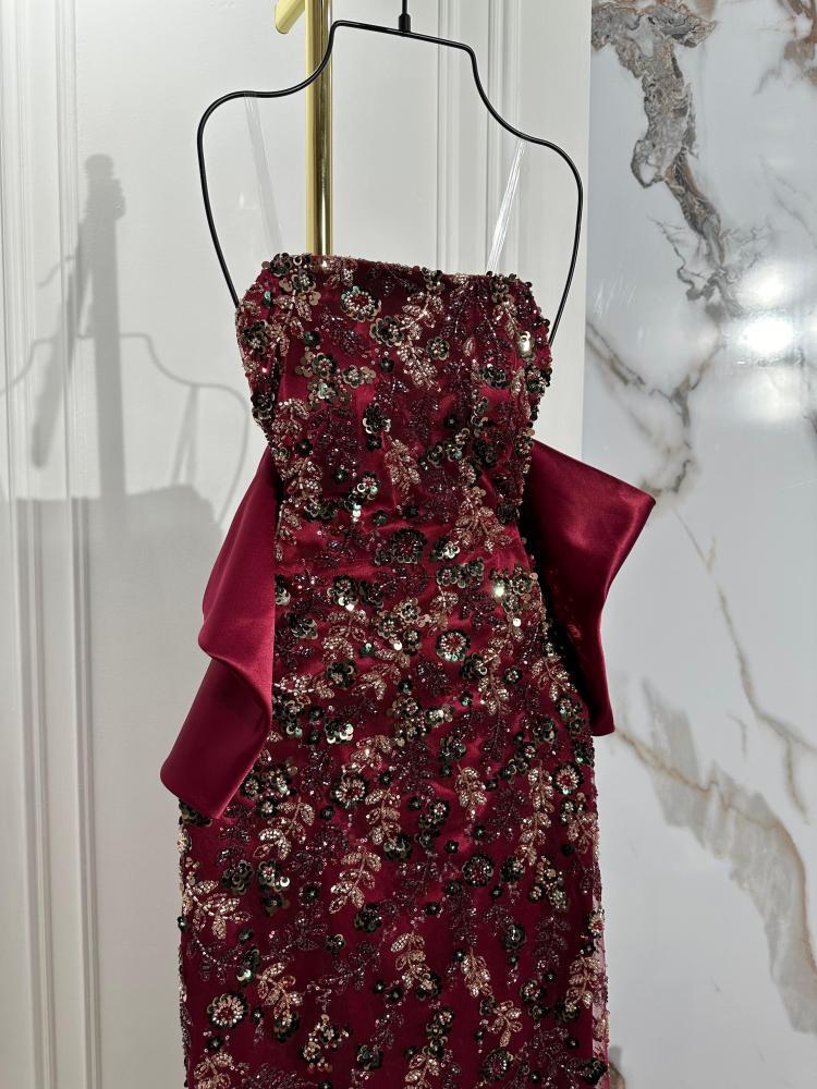 فستان عودي مطرز بتطريز كريستال