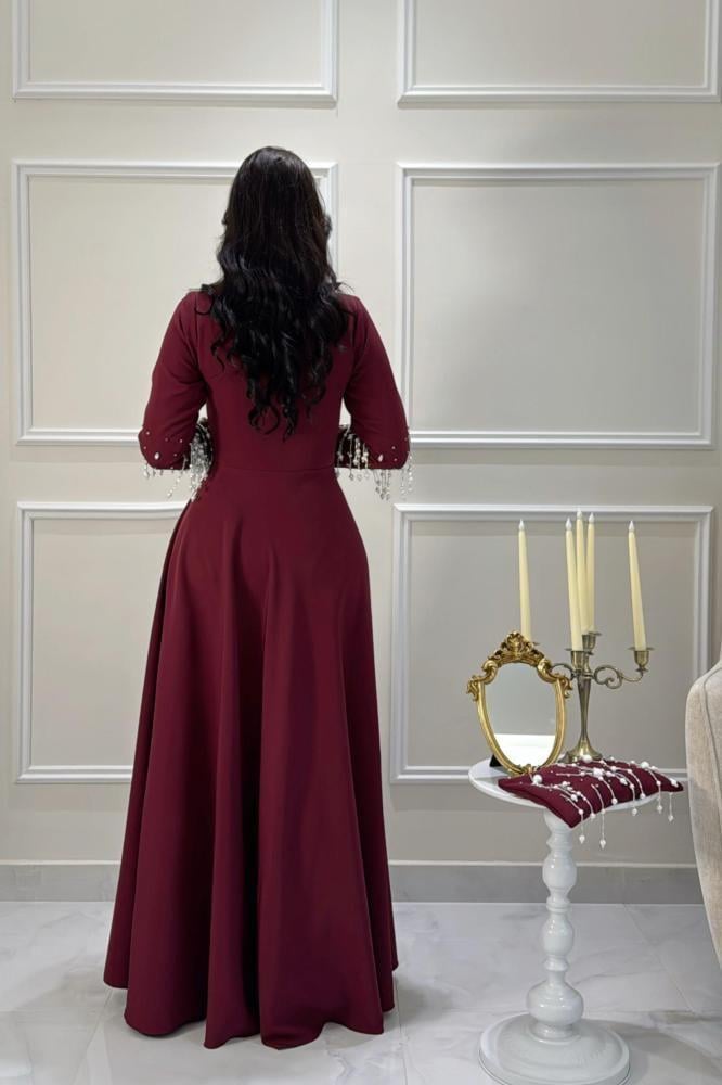 فستان سهره ناعم برغندي مزين بخرز واللؤلؤ