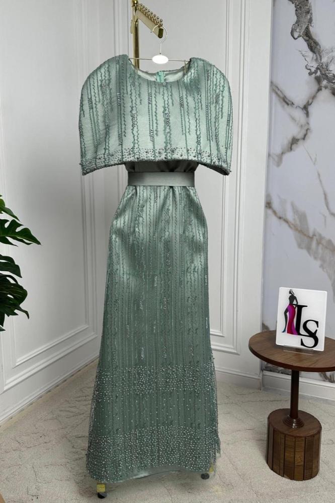 فستان ناعم بقصة عنق دائرية باللون التيفاني