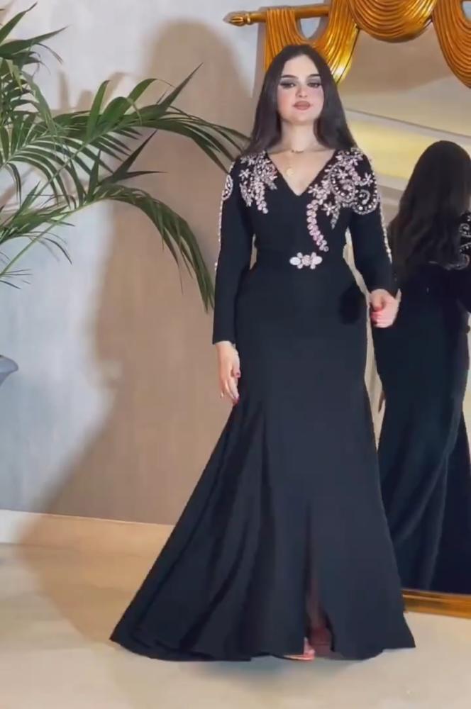 فستان سهره مع تطريز يدوي