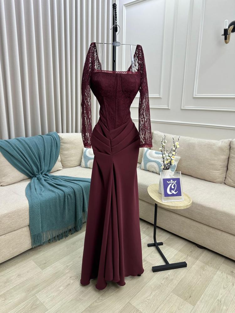 فستان سهرة برغندي بكورسيه دانتيل