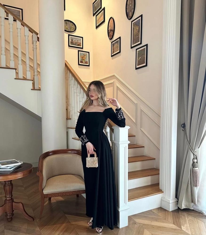 فستان سهرة كريب مع تطريز يدوي