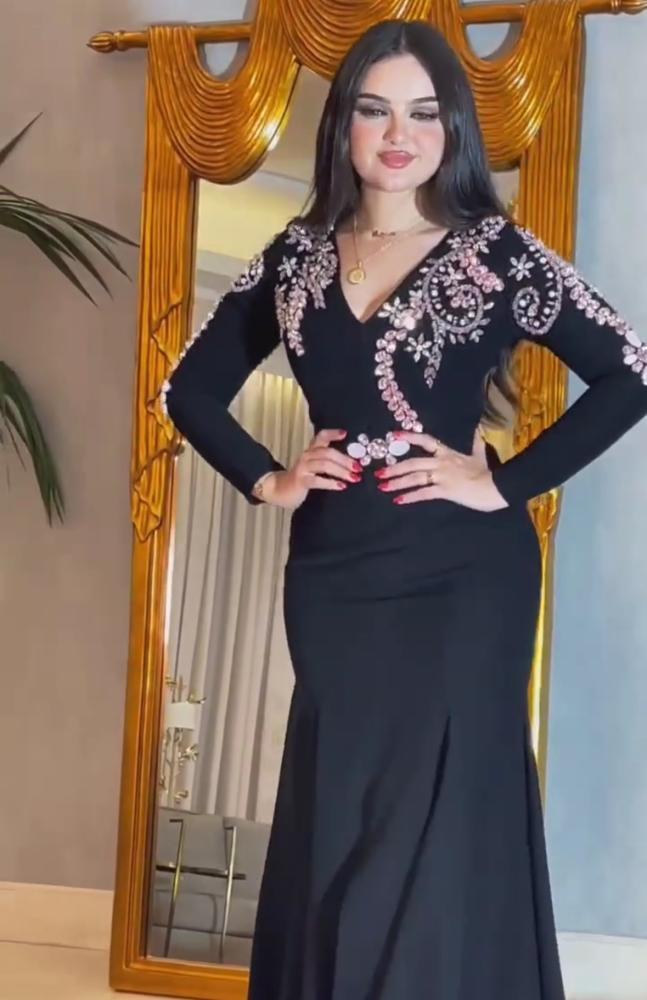 فستان سهره مع تطريز يدوي