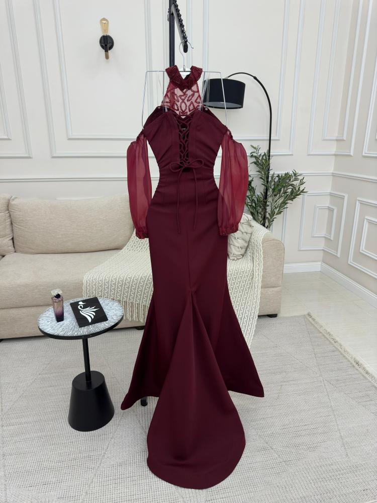 فستان عودي طويل وفخم