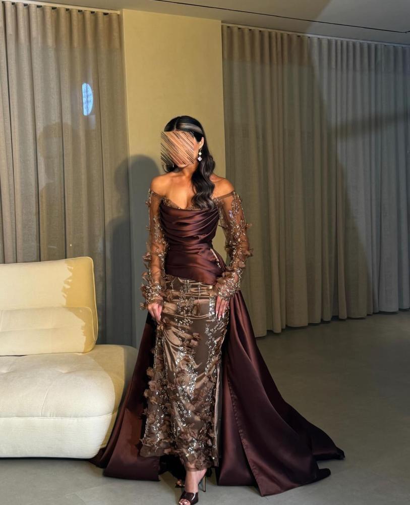 فستان سهرة بتطريز و بقصه ذيل