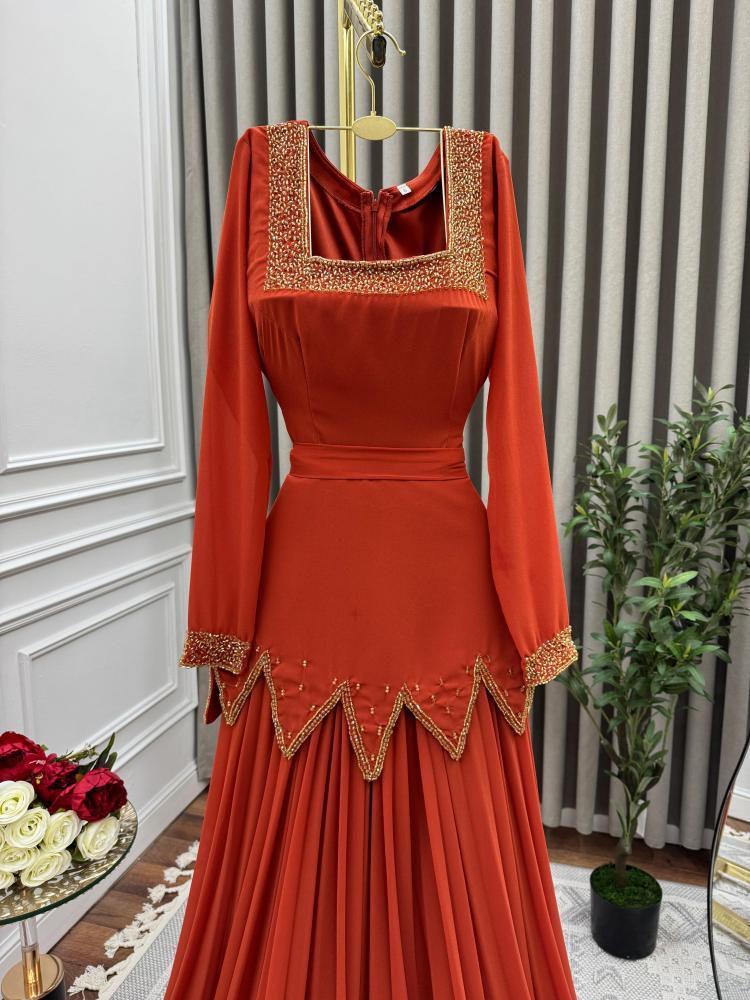 فستان زواج او مناسبات بتطريز يدوي فخم