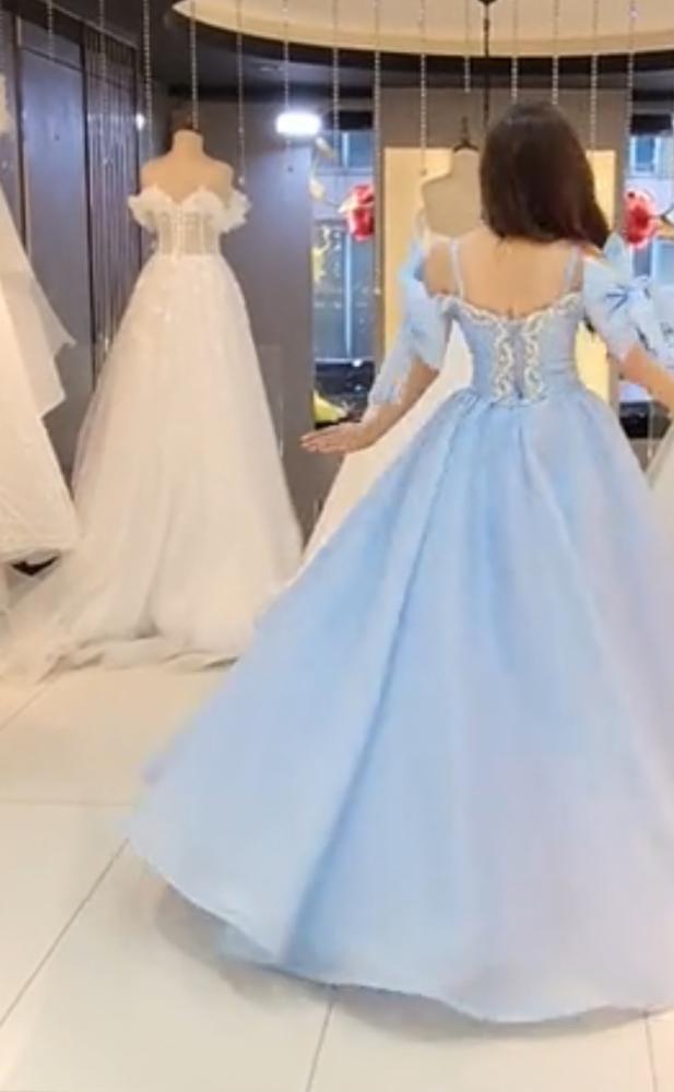 فستان جازار وجيبون واكسسوارات