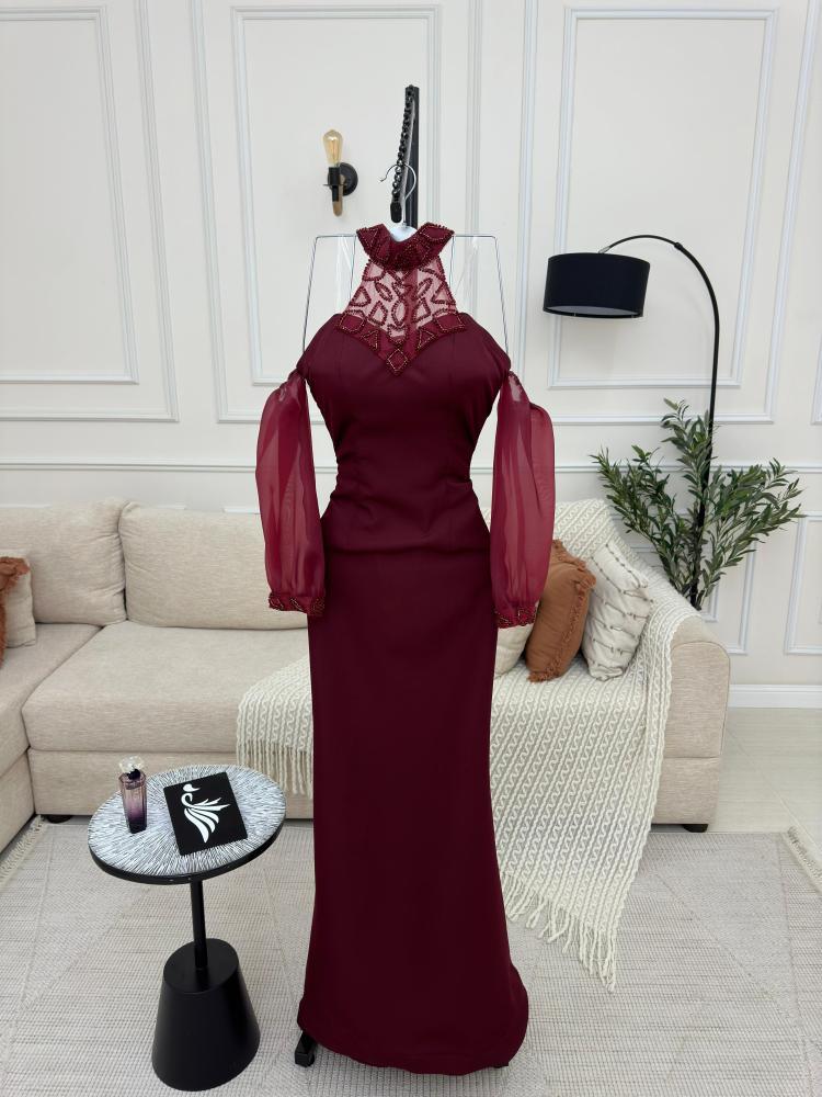 فستان عودي طويل وفخم