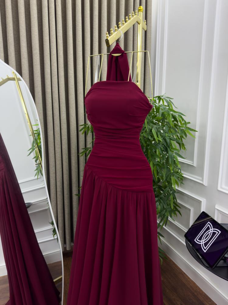 فستان سهره ناعم مزين بكسرات فاخرة