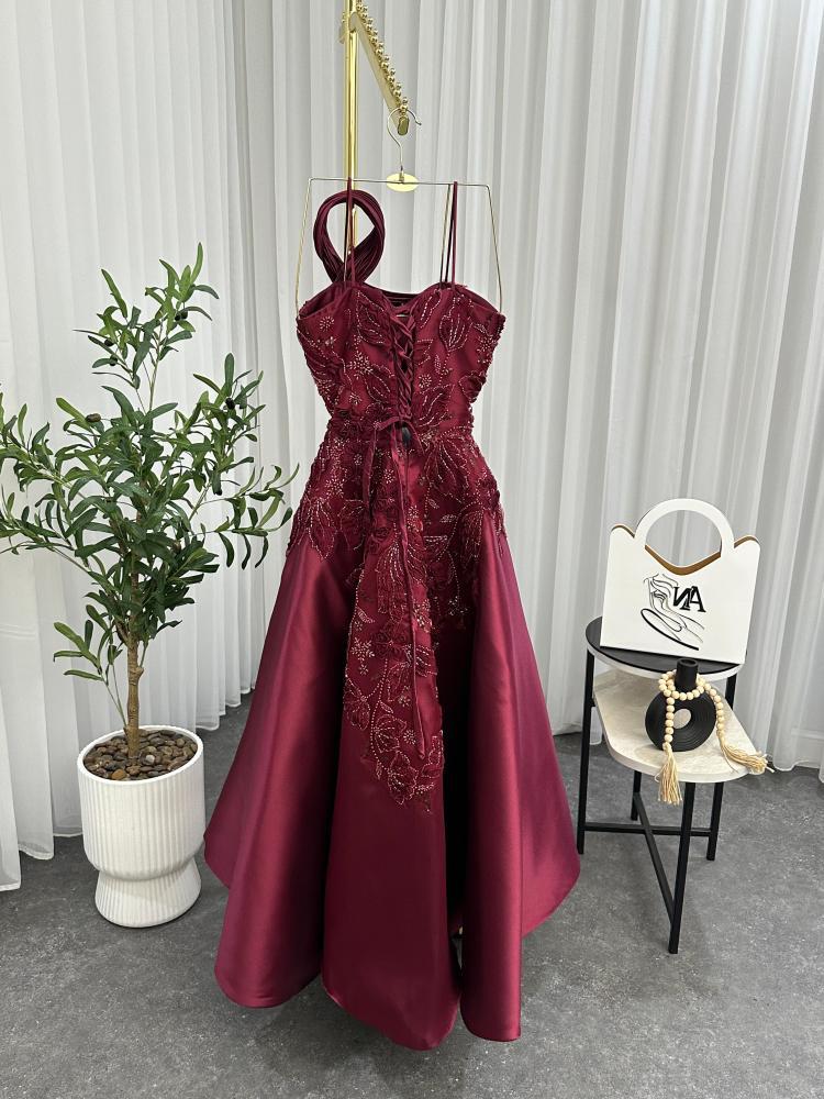 فستان سهره مزين بورود وتطريز يدوي