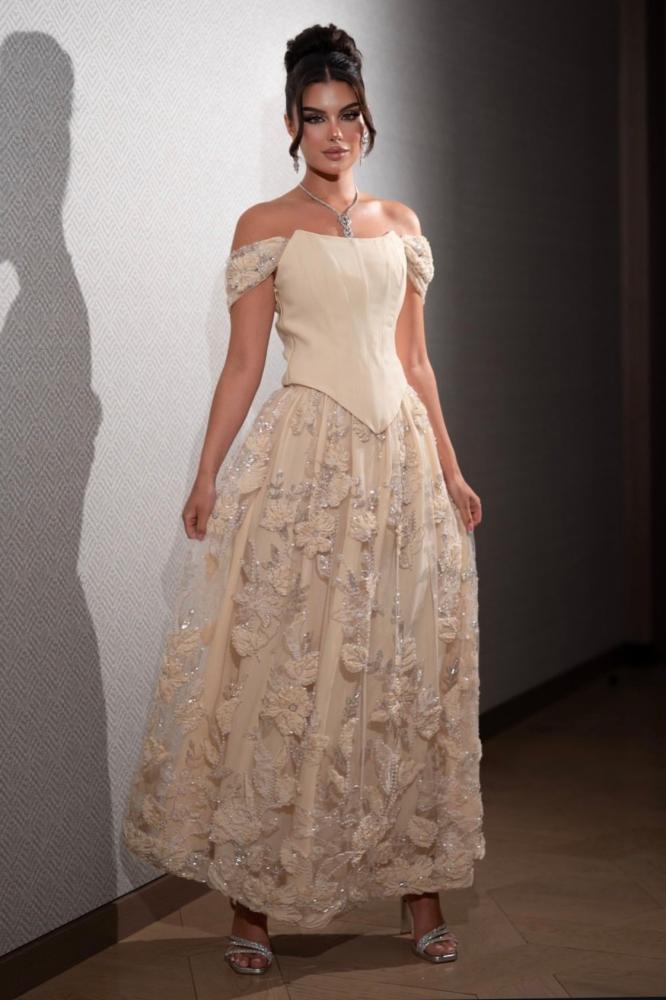 فستان سهرات  أوف شولدر بتصميم أنيق وراقي