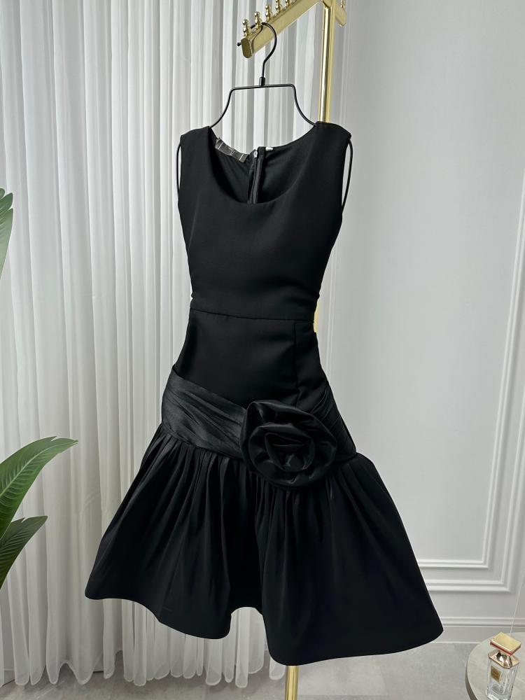 فستان قصير مع قصة ورده