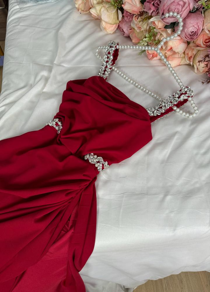 فستان سهرة مع تطريز كرستال بدون أكمام