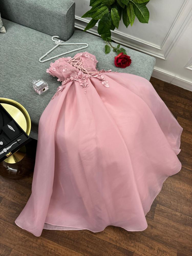 فستان سهرة سيندريلا طويل بتصميم ورود