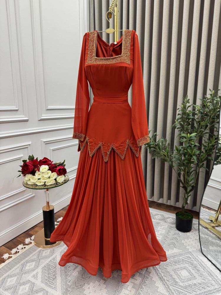 فستان زواج او مناسبات بتطريز يدوي فخم