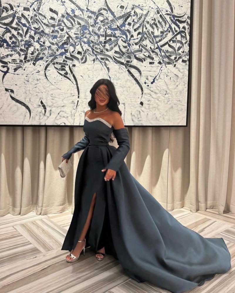 فستان على كريستال اعلى الصدر