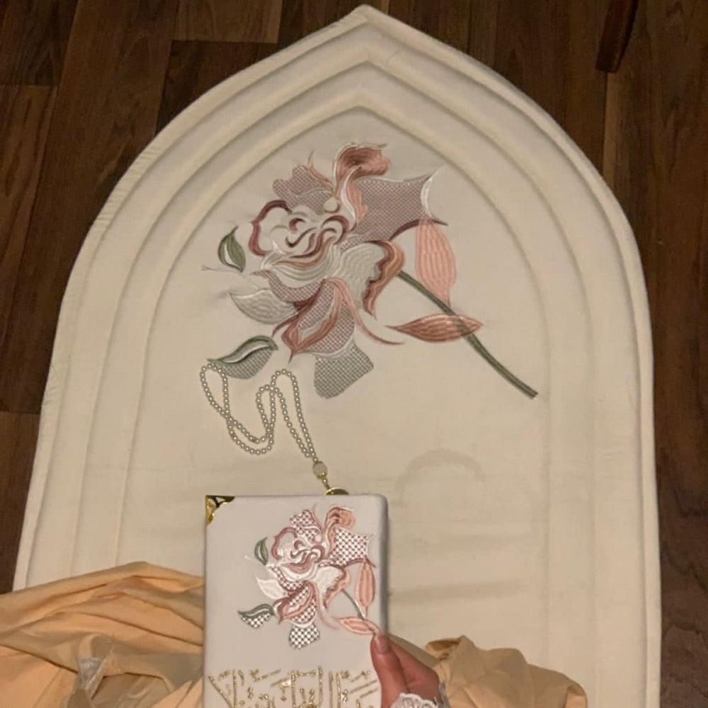 طقم صلاة مع مصحف بالاسم