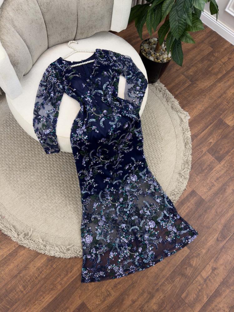 فستان سهره ازرق مع تطريز يدوي