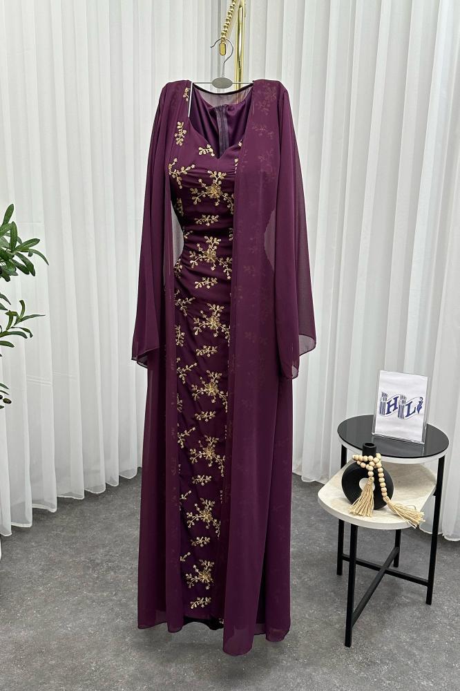 فستان بقطعتين عنابي مزخرف بلون ذهبية