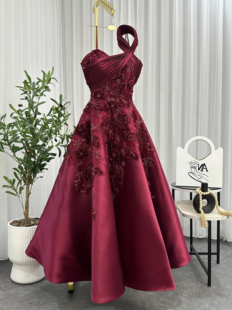 فستان سهره مزين بورود وتطريز يدوي